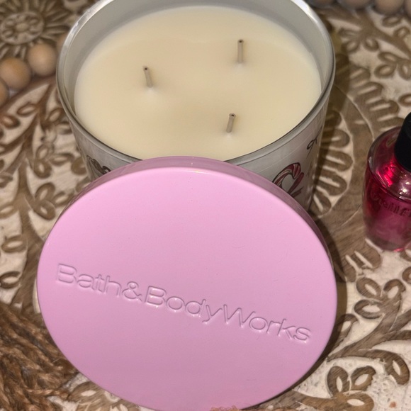 Bath & Body Works Twisted Peppermint Scented Candle - Picture 2 of 4